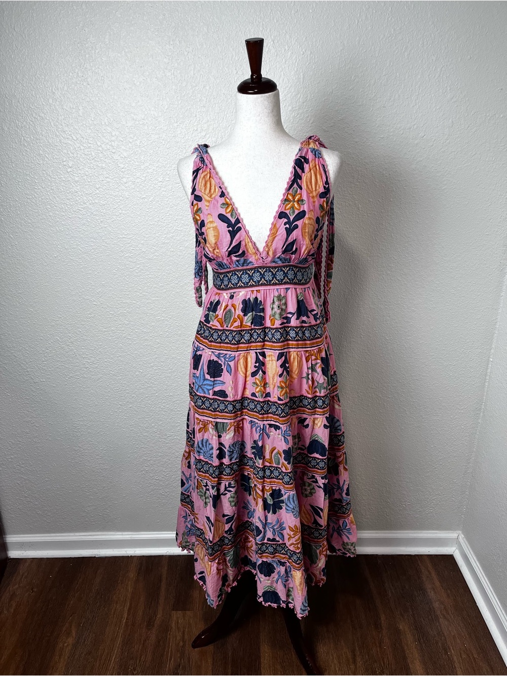 Farm Rio Seashell Tapestry Midi Dress in Bold Floral Print Size Small - Picture 3 of 8